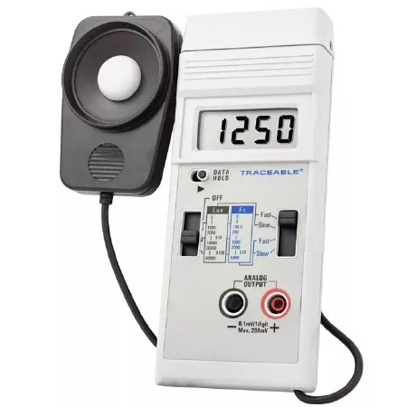 Cole-Parmer Inst. Dual-Range Light Meter Traceable - M-1133106-1009 - Each